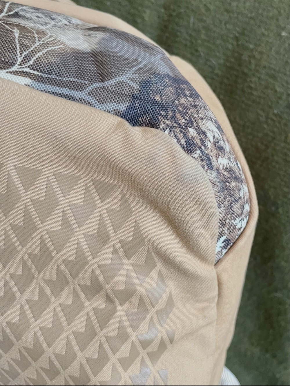 Pelican Tan Duffel/ Backpack with Camo Straps - Picture 15 of 16